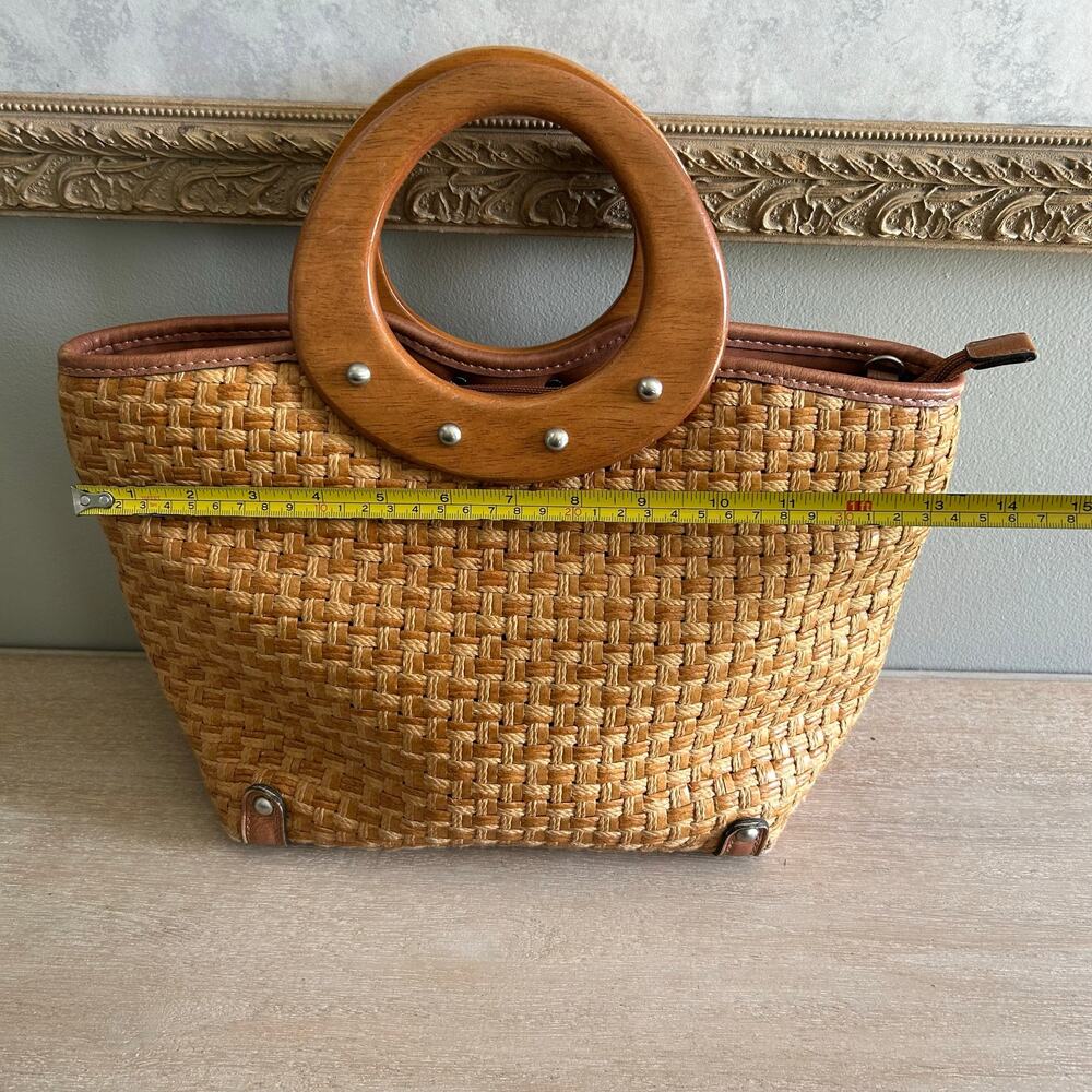 Fossil Vintage style Woven Straw Bag, Boho-Chic Wooden Handles, Resort Style” - Picture 6 of 11